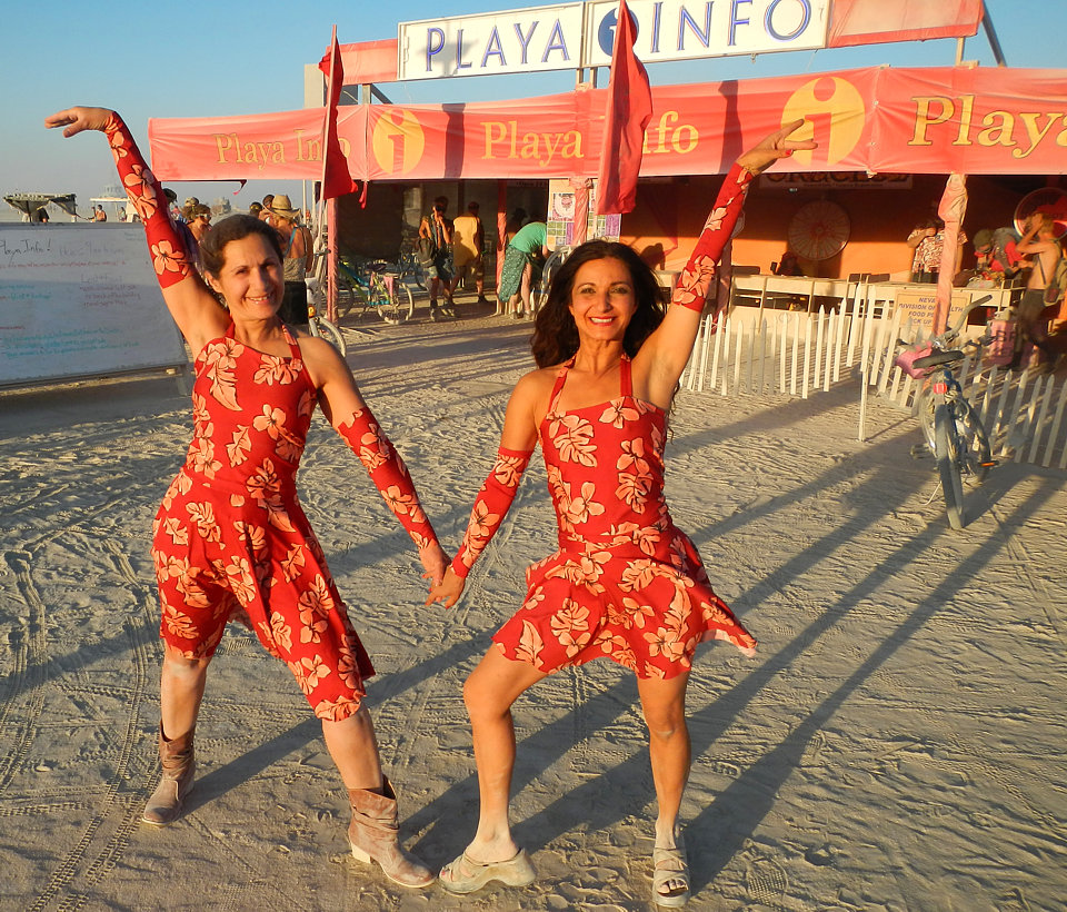 Yasmina & Anat in front of Playa Info in 2012.